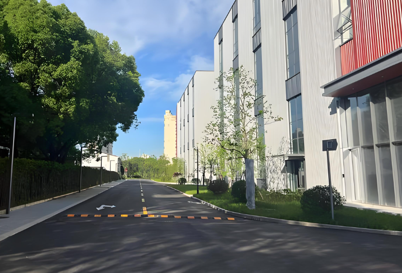 昆山厂房园林绿化配套怎么做?厂区景观设计思路与施工要点(图2) 昆山厂房园林绿化配套怎么做?厂区景观设计思路与施工要点(图2)